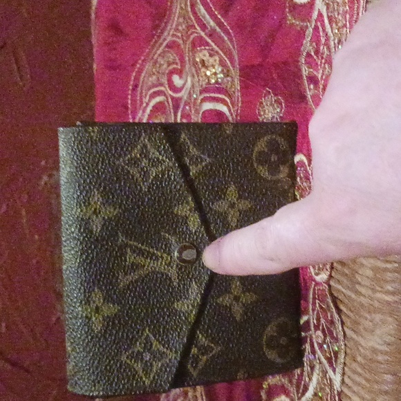 LV wallet, Brown on brown med size - Picture 6 of 8